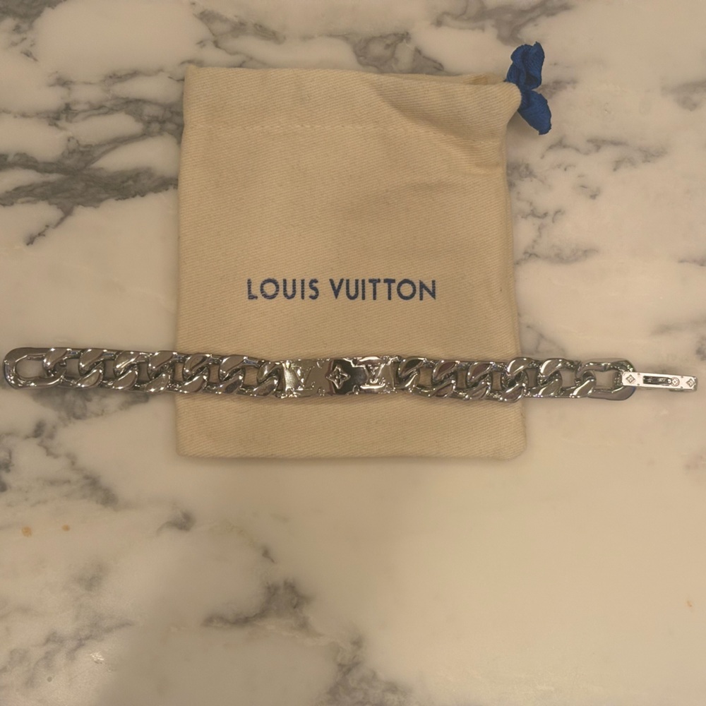 Louis Vuitton Monogram Cuban Link Bracelet Silver Tone Men’s Jewelry with Pouch